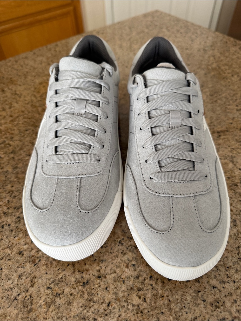 Dr. Scholl's Time-off Win Women's Gray and White Suede Sneakers NWOT - Picture 3 of 8